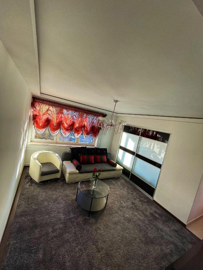 Luxury Red Apartment By Marta رادوم المظهر الخارجي الصورة