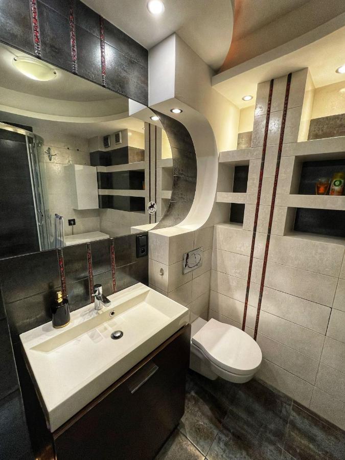Luxury Red Apartment By Marta رادوم المظهر الخارجي الصورة
