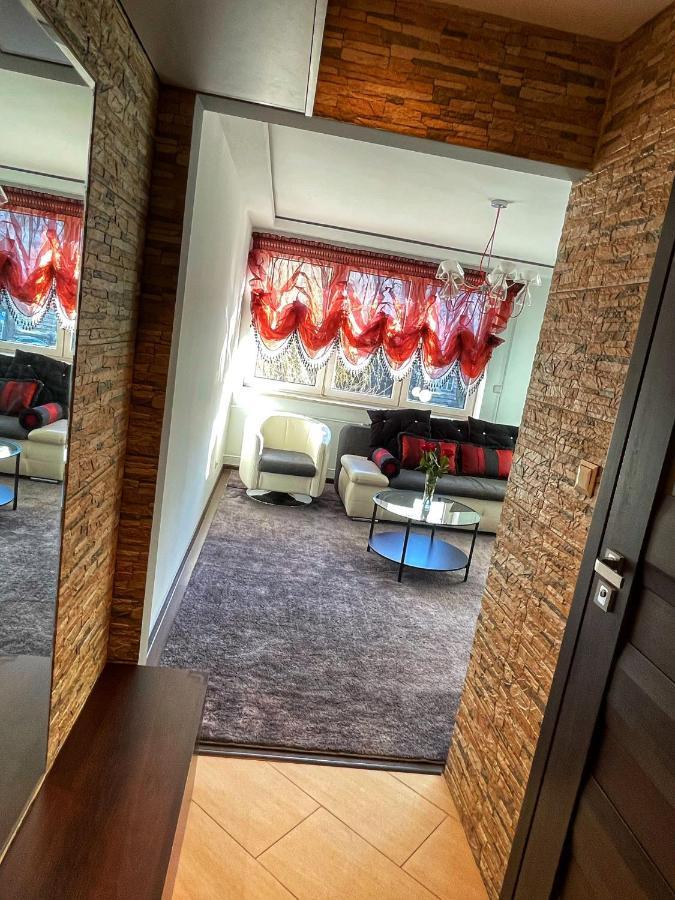 Luxury Red Apartment By Marta رادوم المظهر الخارجي الصورة